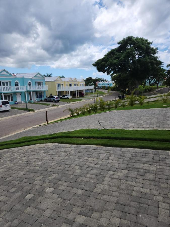 Brand New Luxurious Townhouse In Negril Villa Buitenkant foto